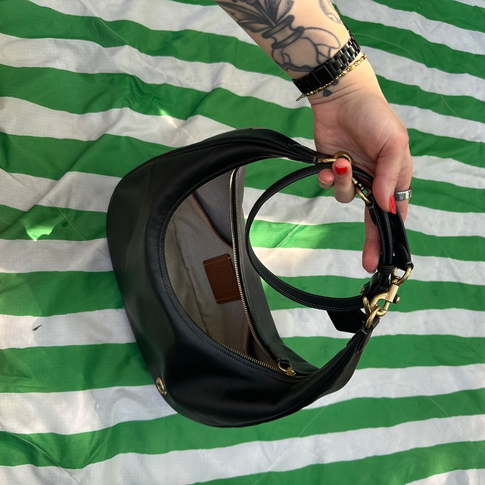 COACH Juliet sling bag - black glove tanned leather - Picture 6 of 11